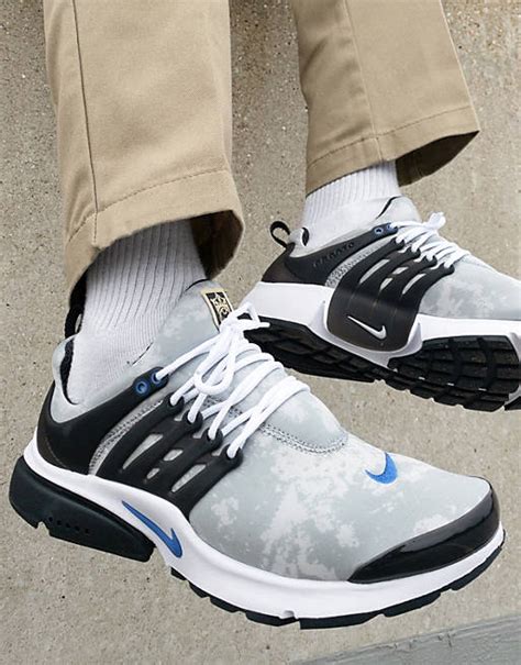 Nike – Air Presto – Sneaker in Rauchgrau und Weiß 